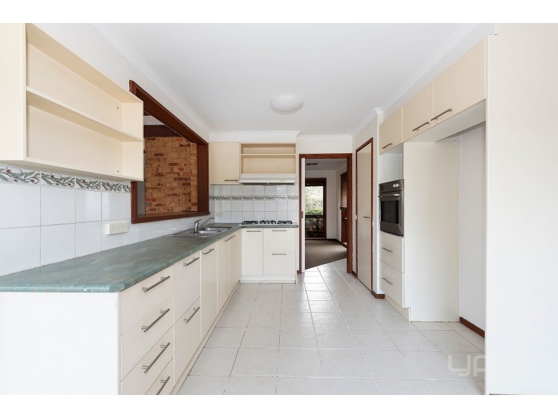 8 Avoca Court, Brookfield VIC 3338