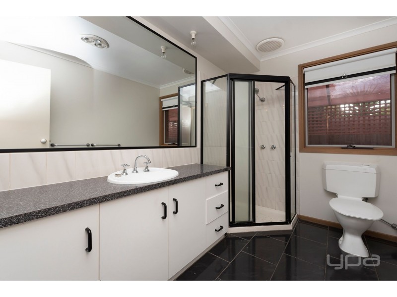 2 Silber Court, Melton West VIC 3337