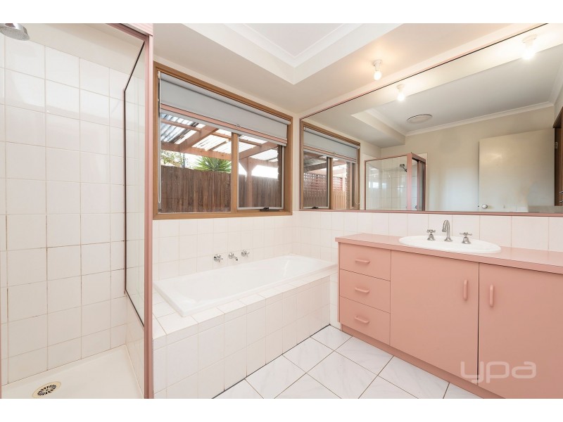 2 Silber Court, Melton West VIC 3337