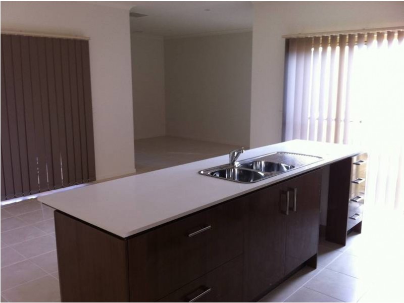 4 Horseman Drive,, Melton South VIC 3338