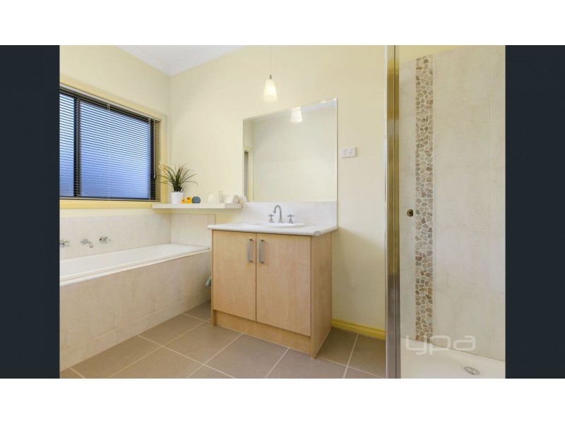 29 Faircroft Drive, Brookfield VIC 3338