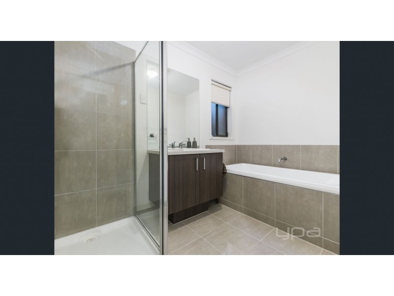 18 Herbal Avenue, Kurunjang VIC 3337