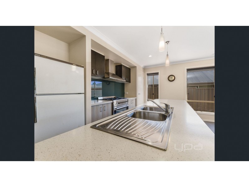 9 Stonehill Drive, Maddingley VIC 3340