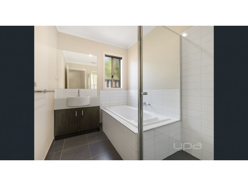 9 Stonehill Drive, Maddingley VIC 3340