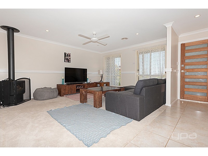 2 Urquhart Court, Darley VIC 3340