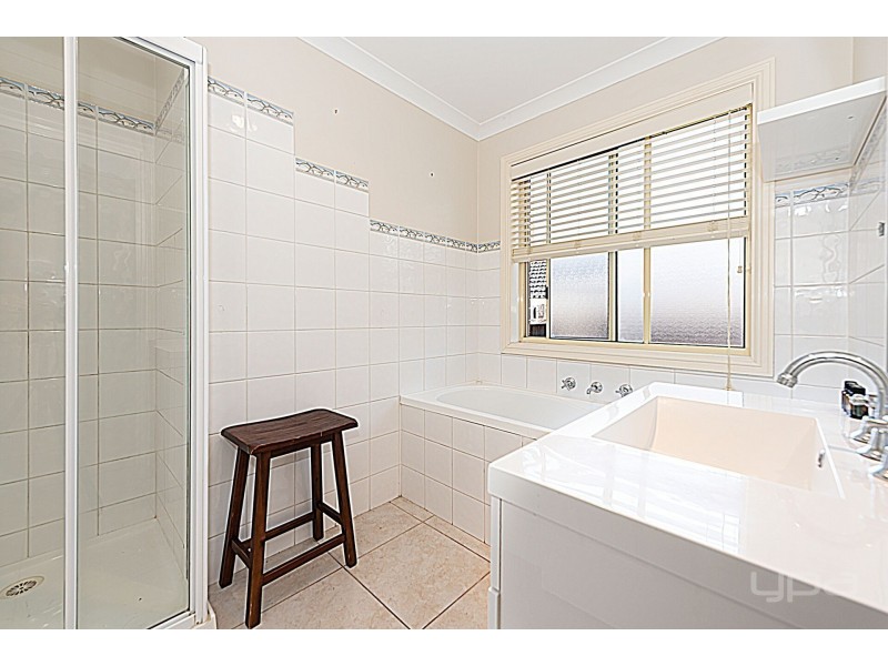 2 Urquhart Court, Darley VIC 3340