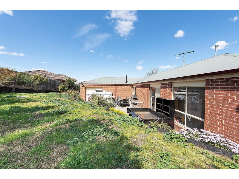 2 Urquhart Court, Darley VIC 3340