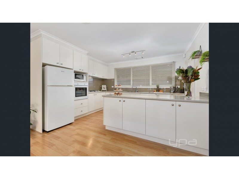 3 Berkley Place, Melton West VIC 3337