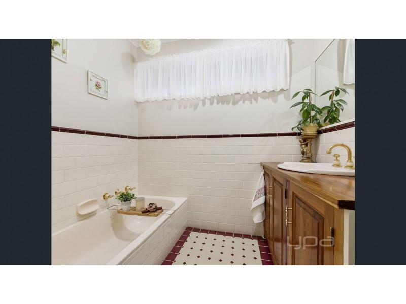 3 Berkley Place, Melton West VIC 3337