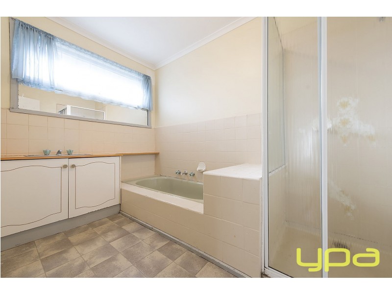 54 Rathdowne Circuit, Melton West VIC 3337