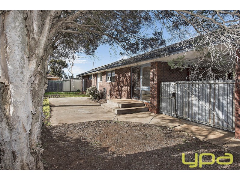 54 Rathdowne Circuit, Melton West VIC 3337