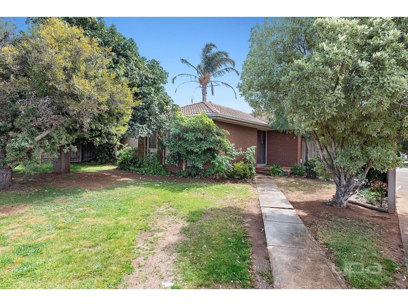 2 Wilson Road, Melton South VIC 3338