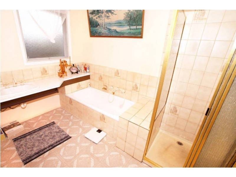 2 Wilson Road, Melton South VIC 3338