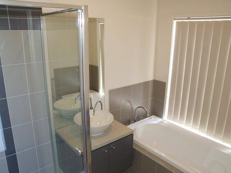 9 Sutton Grove, Melton West VIC 3337