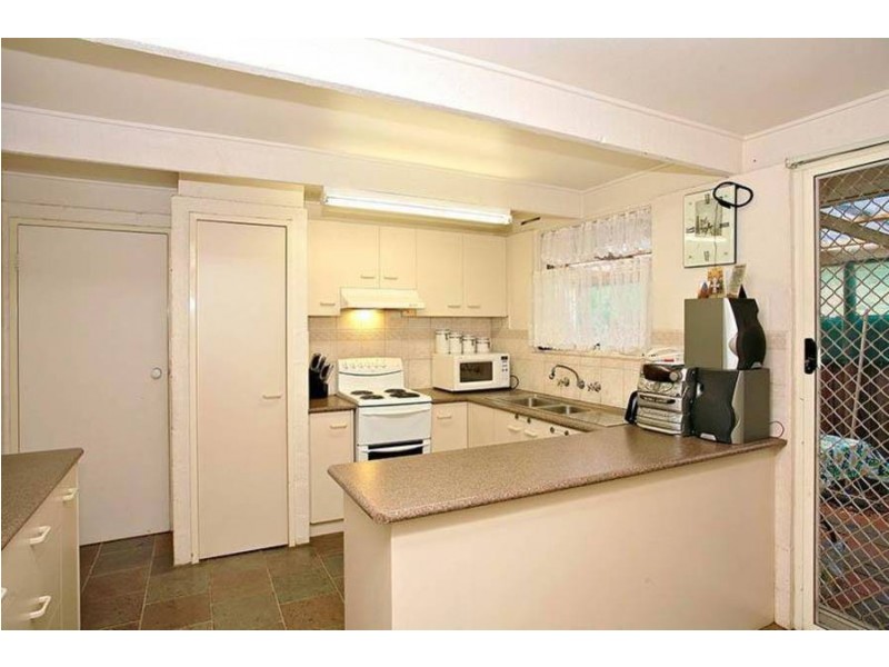 73 First Avenue, Melton South VIC 3338