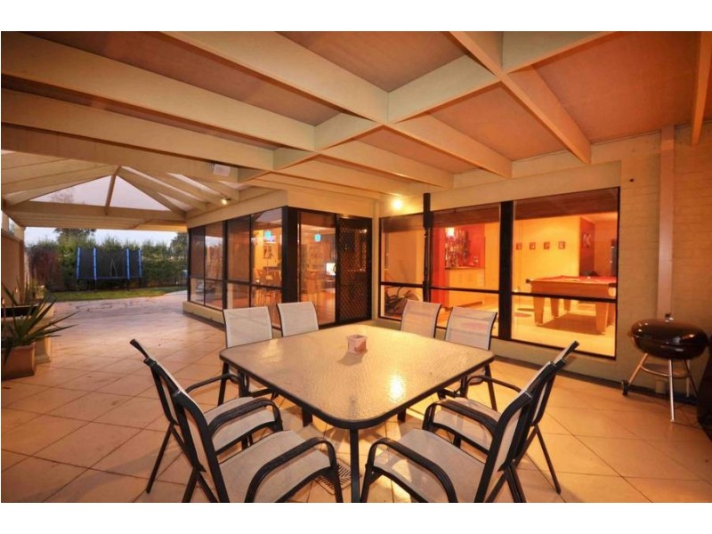 Roxburgh Park VIC 3064