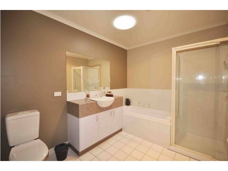 Roxburgh Park VIC 3064