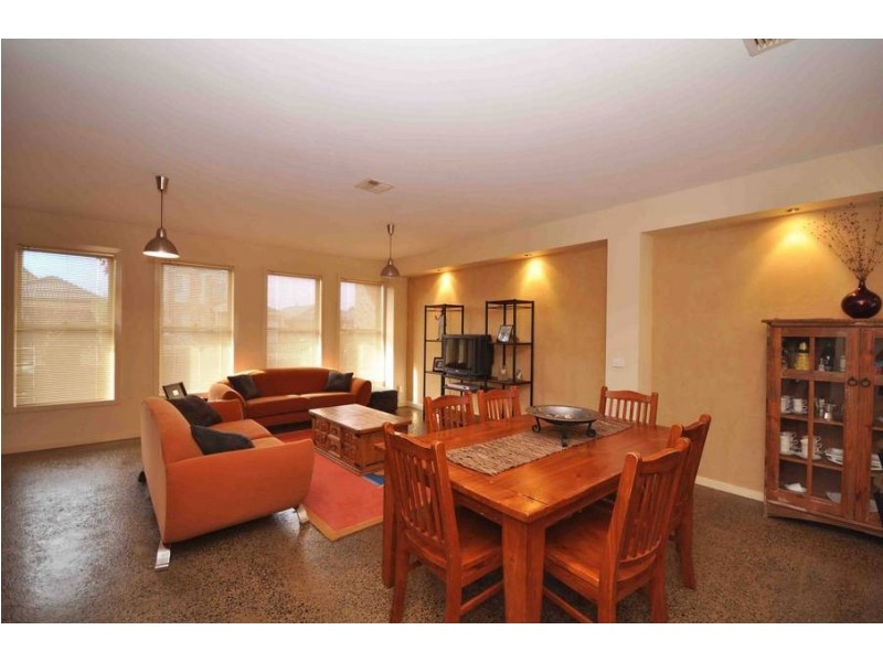 Roxburgh Park VIC 3064