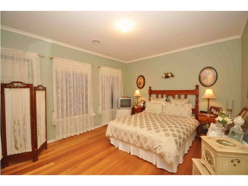 Roxburgh Park VIC 3064