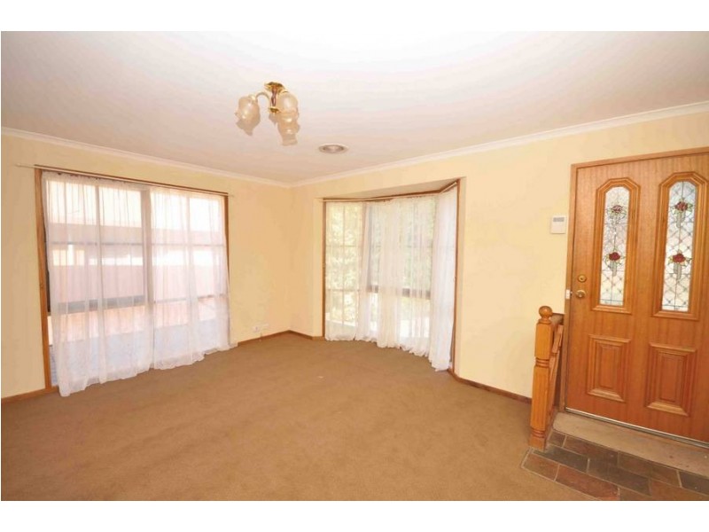 18 LIGHTWOOD CRESCENT, Meadow Heights VIC 3048