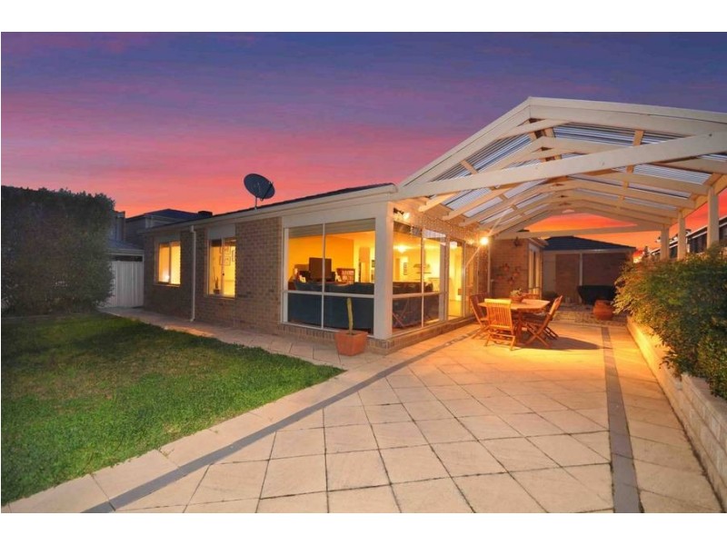 35 McKeown Crescent, Roxburgh Park VIC 3064