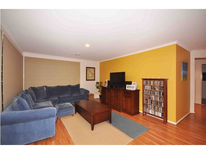 35 McKeown Crescent, Roxburgh Park VIC 3064