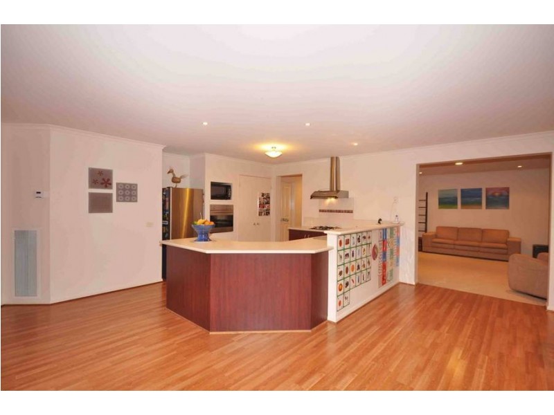 35 McKeown Crescent, Roxburgh Park VIC 3064