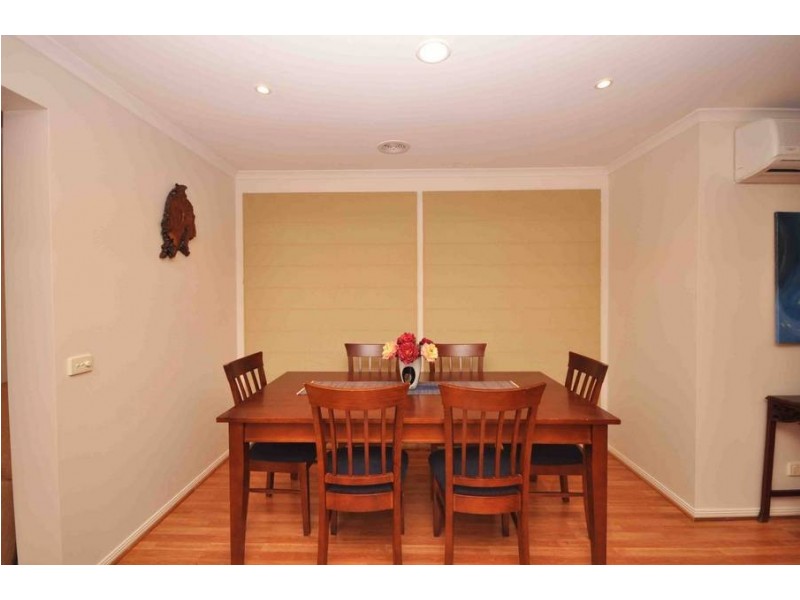 35 McKeown Crescent, Roxburgh Park VIC 3064