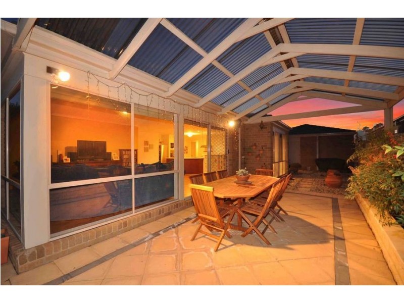 35 McKeown Crescent, Roxburgh Park VIC 3064