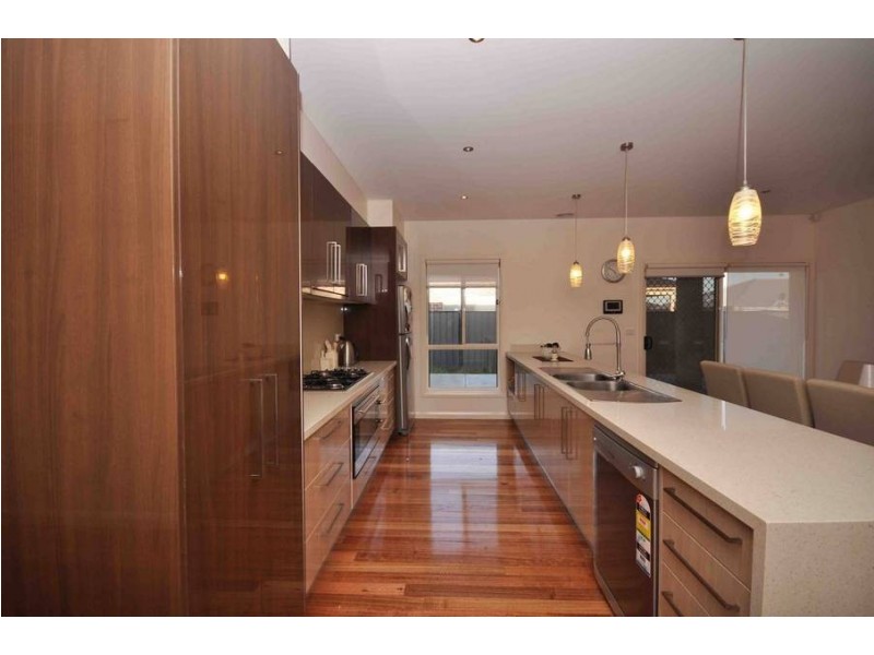 5 Markham Court, Roxburgh Park VIC 3064