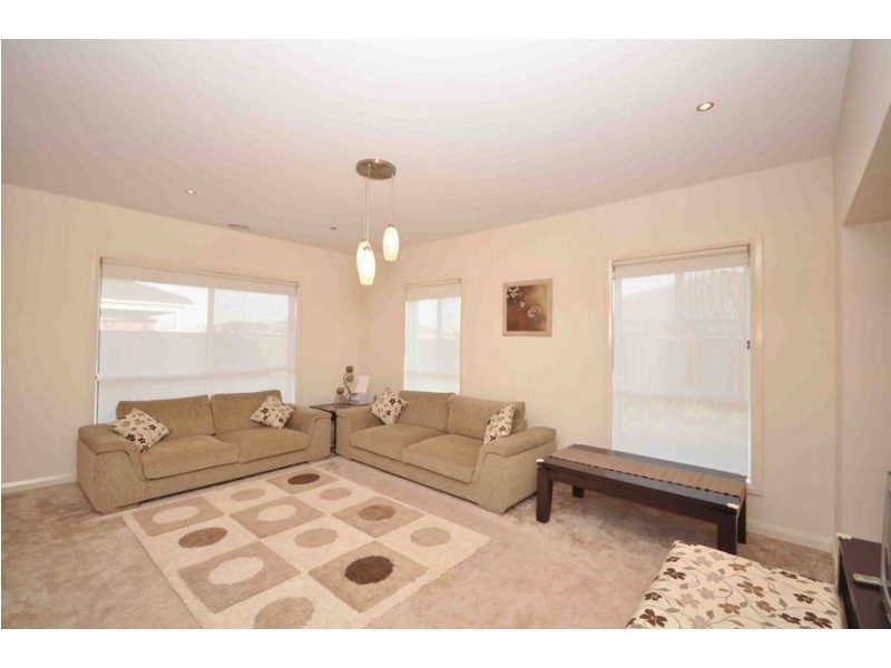 5 Markham Court, Roxburgh Park VIC 3064