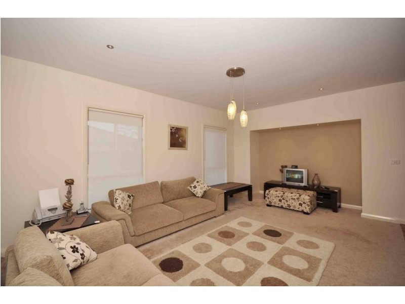 5 Markham Court, Roxburgh Park VIC 3064