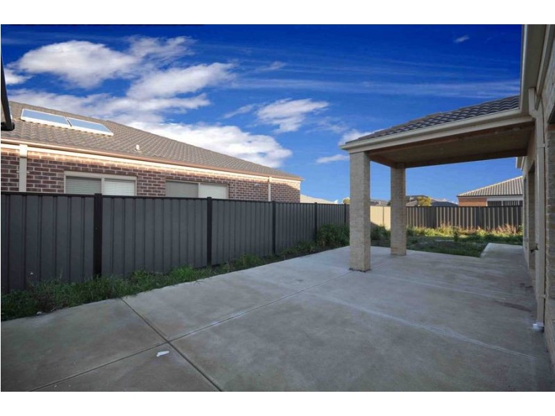 5 Markham Court, Roxburgh Park VIC 3064