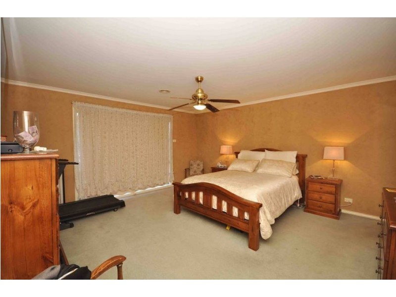 4 Gathray Court, Roxburgh Park VIC 3064