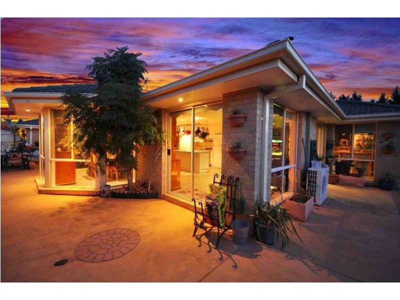 4 Gathray Court, Roxburgh Park VIC 3064