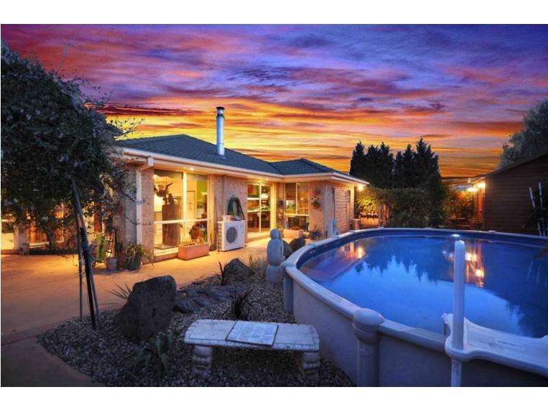 4 Gathray Court, Roxburgh Park VIC 3064