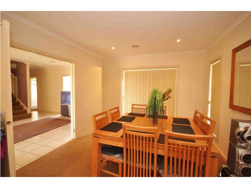 11/32 Papworth Place, Meadow Heights VIC 3048