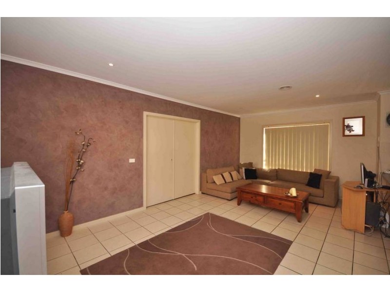11/32 Papworth Place, Meadow Heights VIC 3048