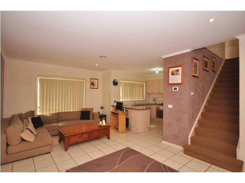 11/32 Papworth Place, Meadow Heights VIC 3048