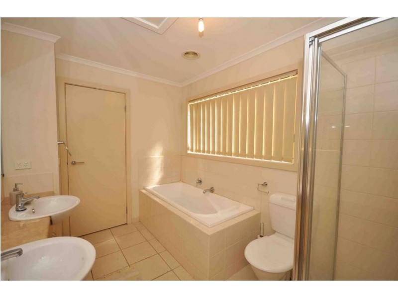 11/32 Papworth Place, Meadow Heights VIC 3048