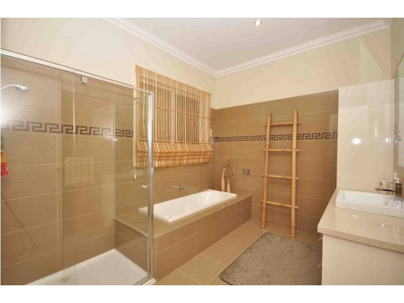 14 Wild Crescent, Roxburgh Park VIC 3064