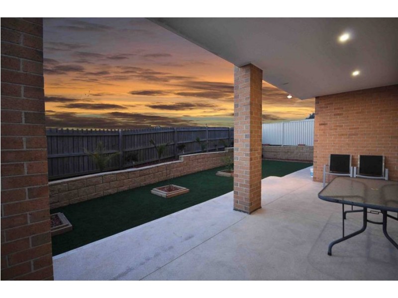 14 Wild Crescent, Roxburgh Park VIC 3064