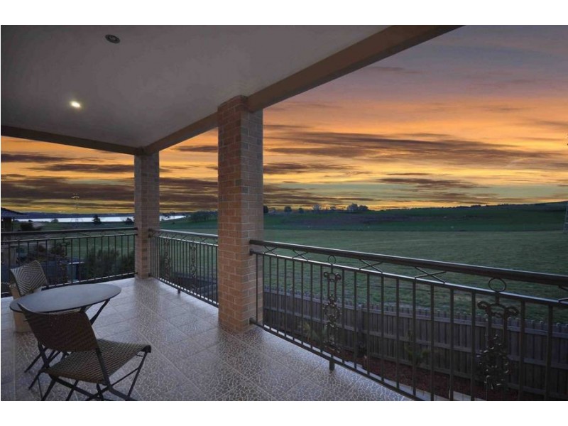 14 Wild Crescent, Roxburgh Park VIC 3064