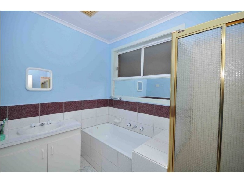 6 Dillwynia Place, Meadow Heights VIC 3048