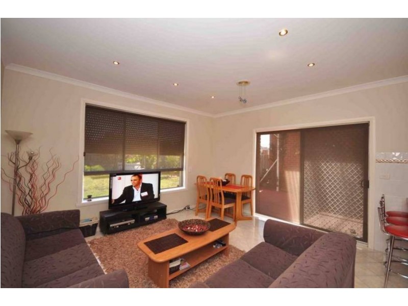 11 Murray Walk, Roxburgh Park VIC 3064