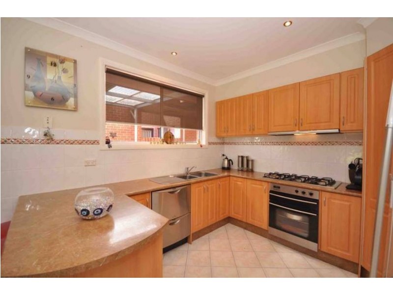 11 Murray Walk, Roxburgh Park VIC 3064