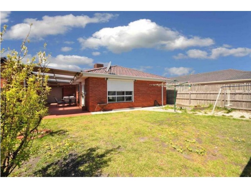 11 Murray Walk, Roxburgh Park VIC 3064