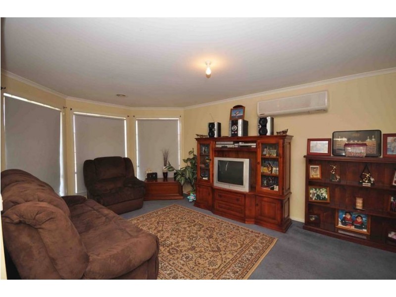 45 Marne Drive, Roxburgh Park VIC 3064