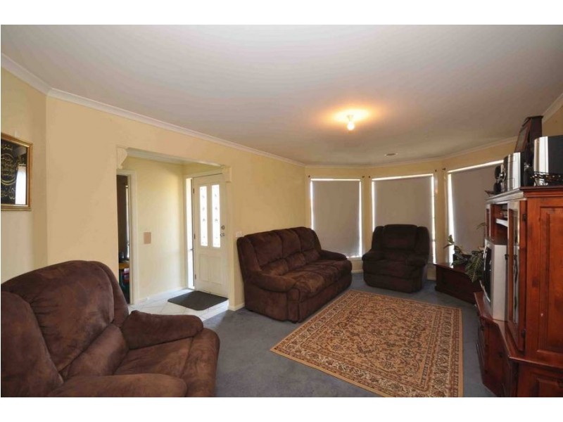 45 Marne Drive, Roxburgh Park VIC 3064