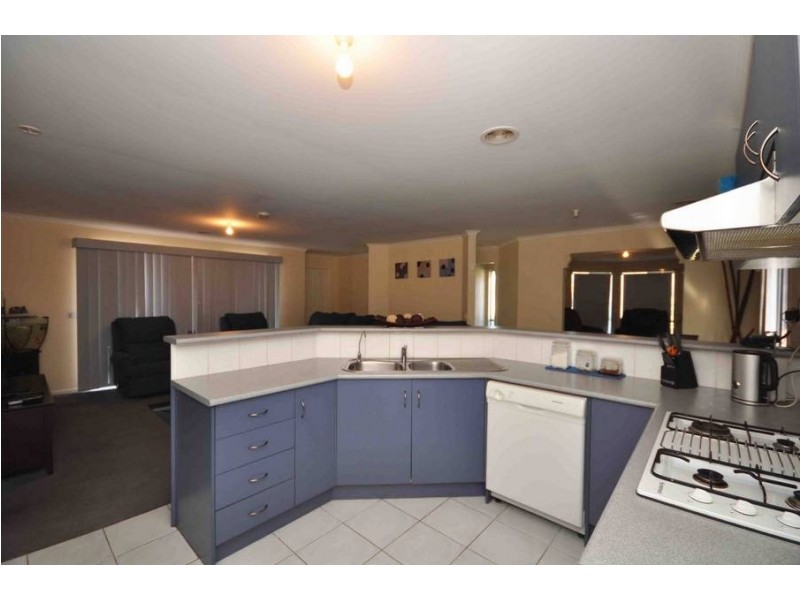 45 Marne Drive, Roxburgh Park VIC 3064